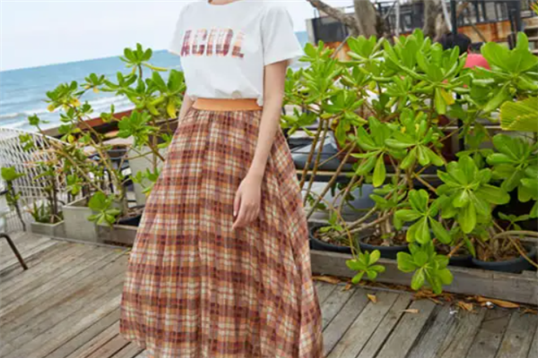 左里女装产品 门店图片