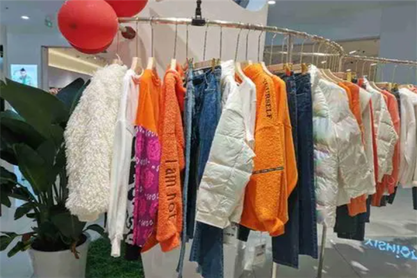 花儿蝴蝶服装产品 门店图片
