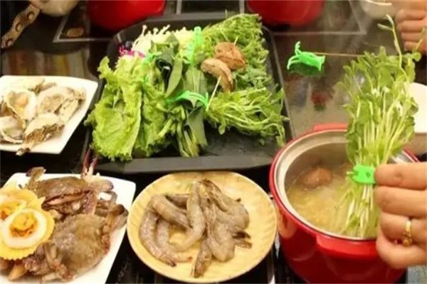 屯屯亭旋转小火锅