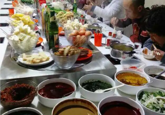 轩子鲜旋转小火锅