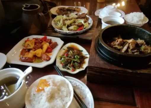 一家他空见素菜馆多少钱？怎么样