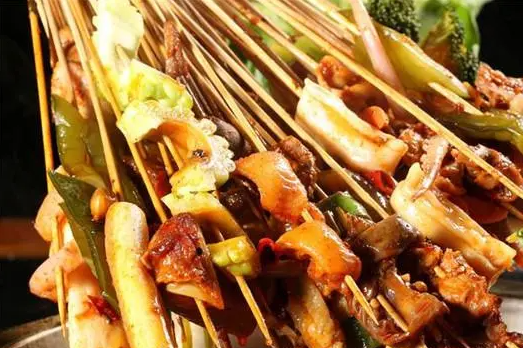 串串香排行榜，签年时光火锅串串香风味浓郁