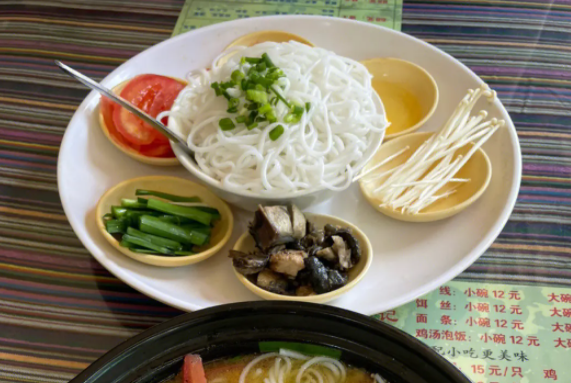 云南过桥米线店多少钱？怎么样