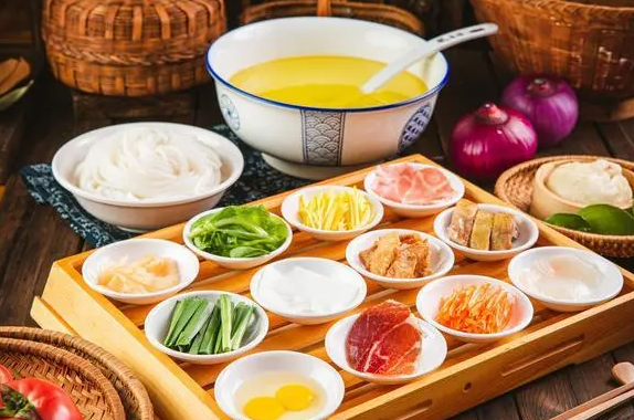 云南过桥米线店多少钱？怎么样