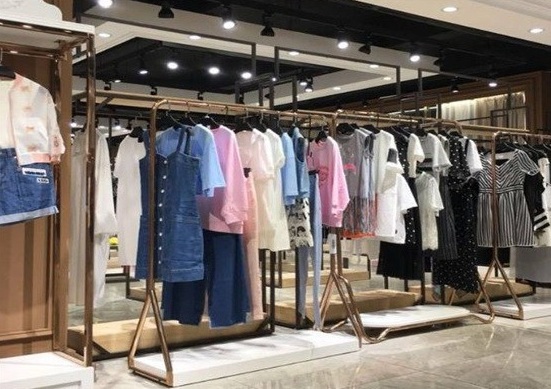 畈熙服装