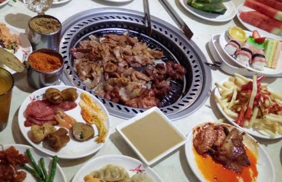 一家阿郎山自助烤肉大概需要多少钱