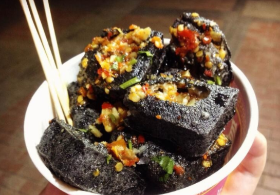臭豆腐连锁店排行？黑色经典臭豆腐深受大家的关注