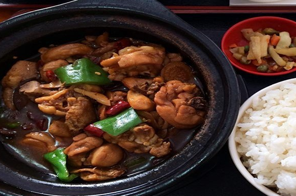 韦亮记黄焖鸡米饭