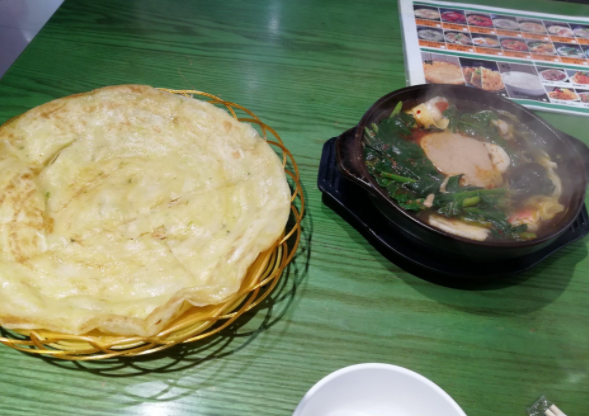 康记葱花饼砂锅铺费是多少？条件有哪些