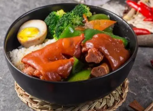 御一碗剁椒猪脚饭连锁店多少钱？条件有哪些