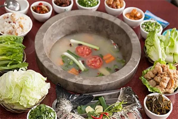 抚仙渔王蒸汽石锅鱼产品 门店图片