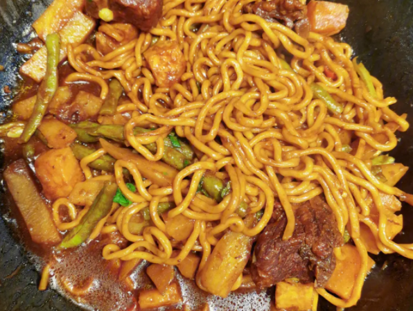 冰城外婆铁锅焖面费多少钱？怎么样