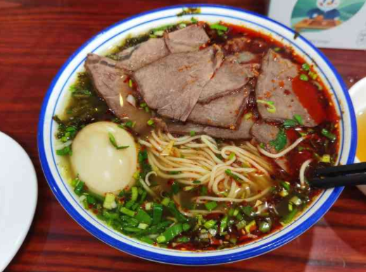 德元牛肉面多少钱？条件有哪些