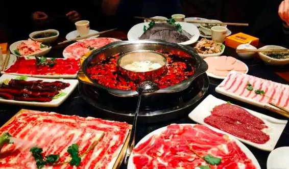 火锅店品牌排行榜？百鸟朝凤港式鸡火锅打造舌尖好味道