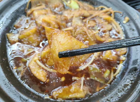 左耳知现烤焖汁饭