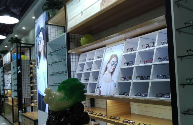 易之快客眼镜产品 门店图片