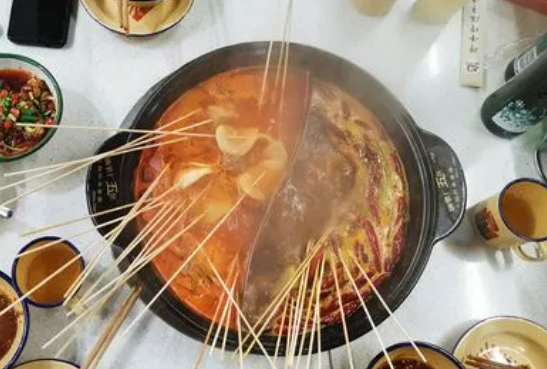 那年那班串串店好还是自己开好？优势有哪些