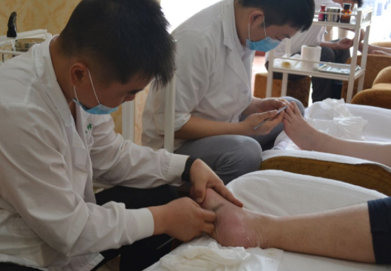 郑州修脚店排行榜前十名？张氏修脚服务广大消费者