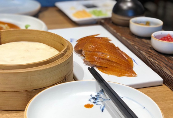 一家小大董烤鸭店多少钱？条件有哪些