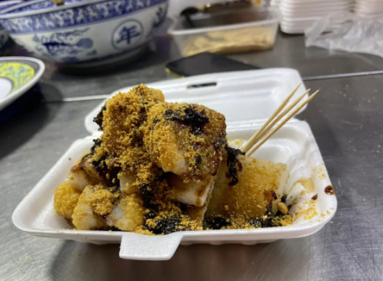西安小吃店排行榜？老孙家牛羊肉泡馍服务广大消费者
