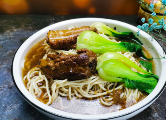 鲜面条店10大品牌有哪些？董大师的汤汁鲜美