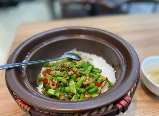 百味范紫砂锅拌饭