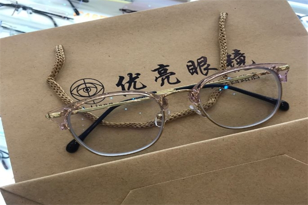 优亮眼镜产品 门店图片