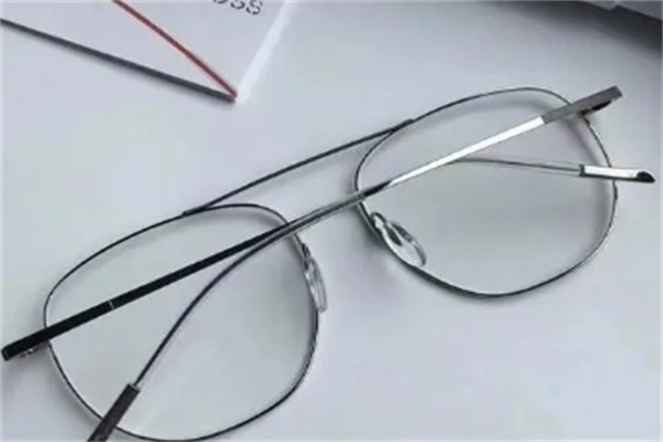 明雅眼镜产品 门店图片