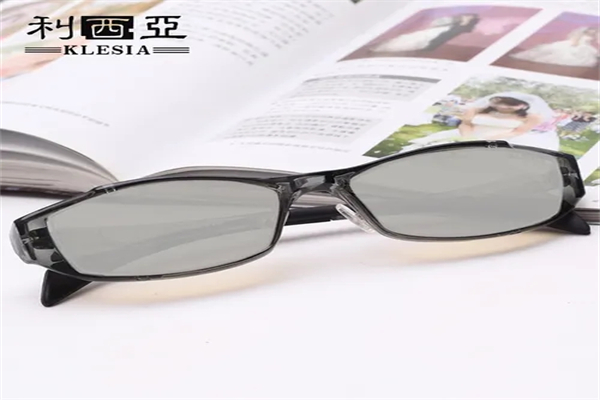 利西亚眼镜产品 门店图片