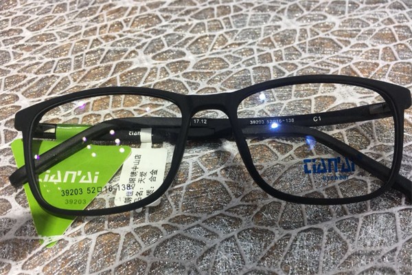 高达眼镜产品 门店图片