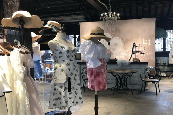 猜遇女装产品 门店图片
