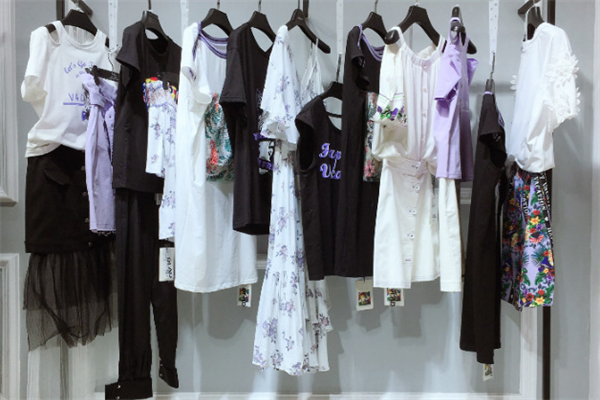 新世界女装产品 门店图片