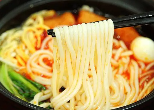 刀小蛮半只鸡过桥米线