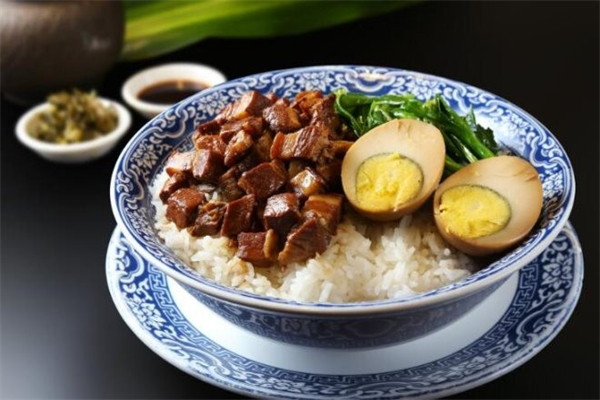 鲁家班卤肉饭产品 门店图片