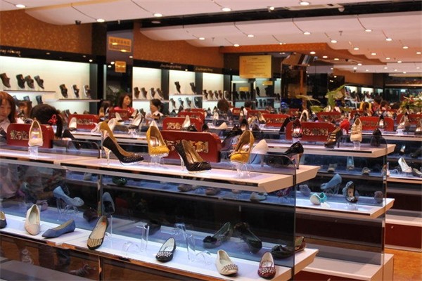 龙浩鞋业产品 门店图片