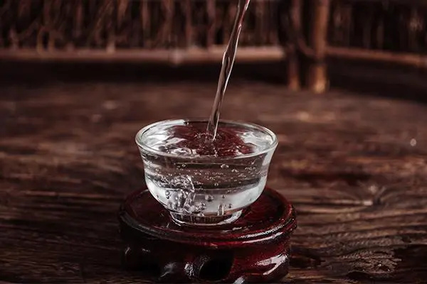 黄金家族酒业