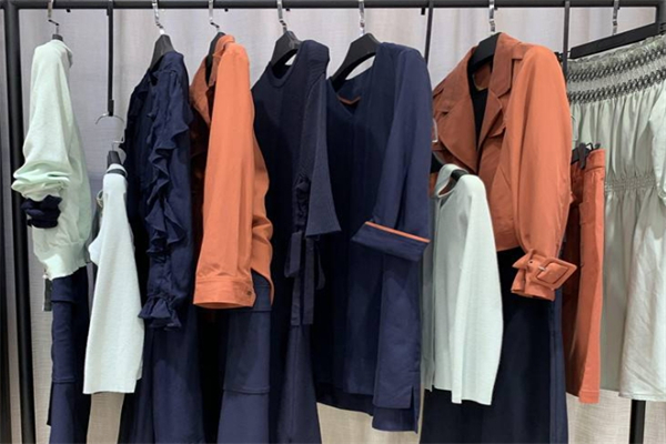 1992女装批发产品 门店图片