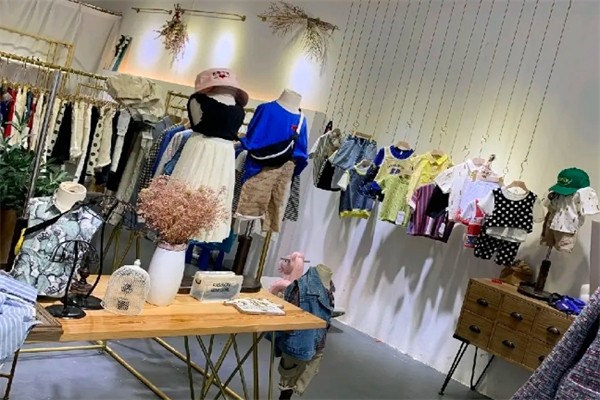鹿咩咩童装产品 门店图片