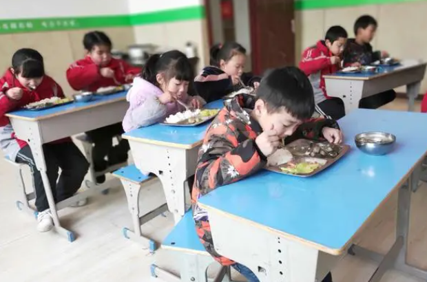 东方沸点小饭桌