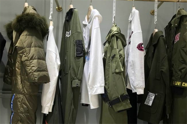 华腾世纪服装