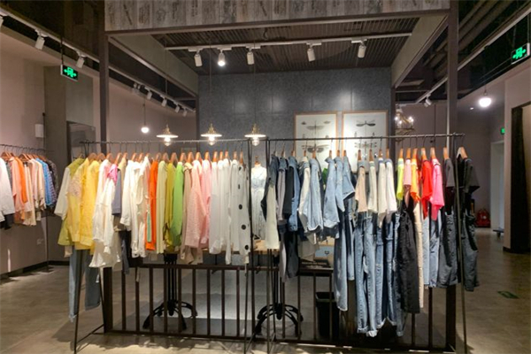 驿度女装产品 门店图片