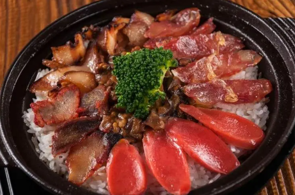 米萌仔煲仔饭