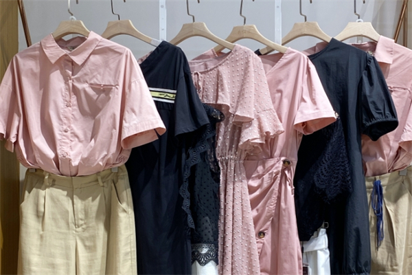 风之翼女装产品 门店图片