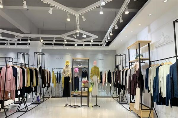 颜华女装产品 门店图片