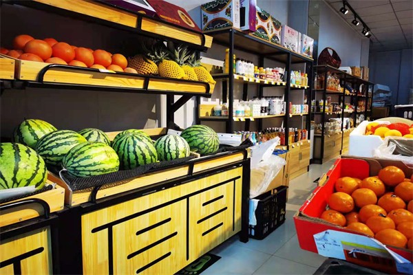 小巧鲜果零食店