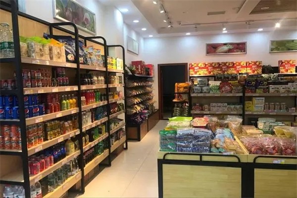 小巧鲜果零食店