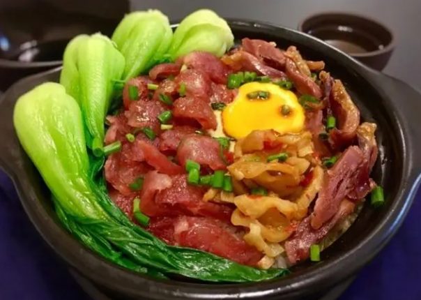 黄金煲仔饭