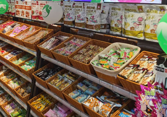 闲趣零食超市