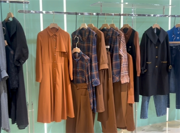 锦依罗女装产品 门店图片