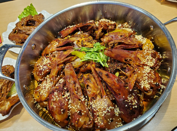 冰雪俏鸭头